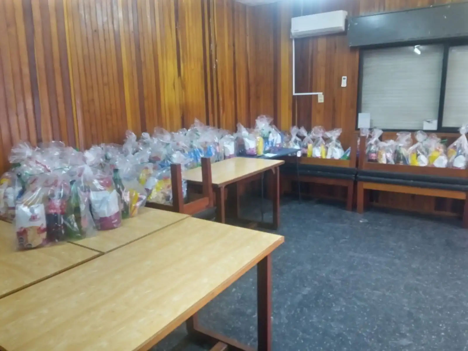 Entrega de canastas navideñas para socios