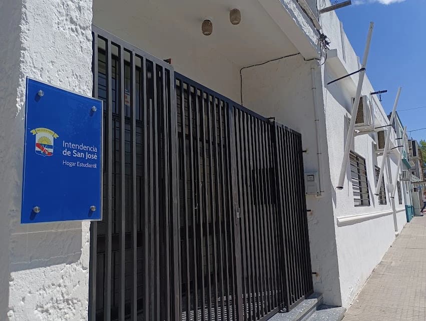 Fachada del Hogar Estudiantil San José de Mayo